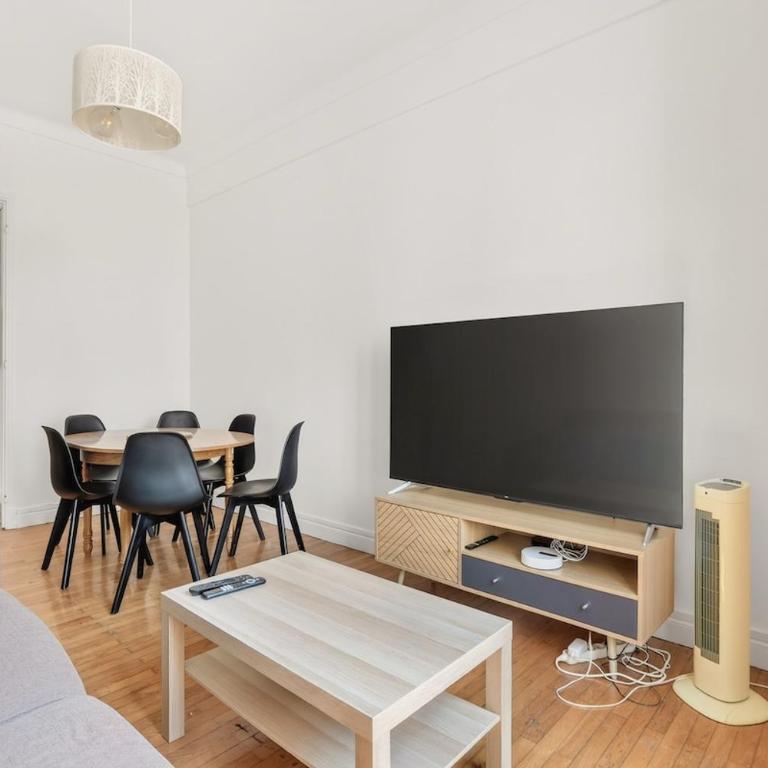 Chaleureux T3 à 15 min de la plage - Nice Ouest - Two-Bedroom Apartment - 6
