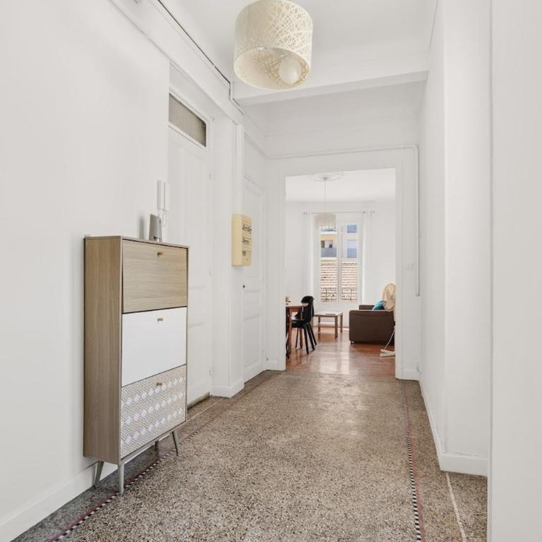 Chaleureux T3 à 15 min de la plage - Nice Ouest - Two-Bedroom Apartment - 23