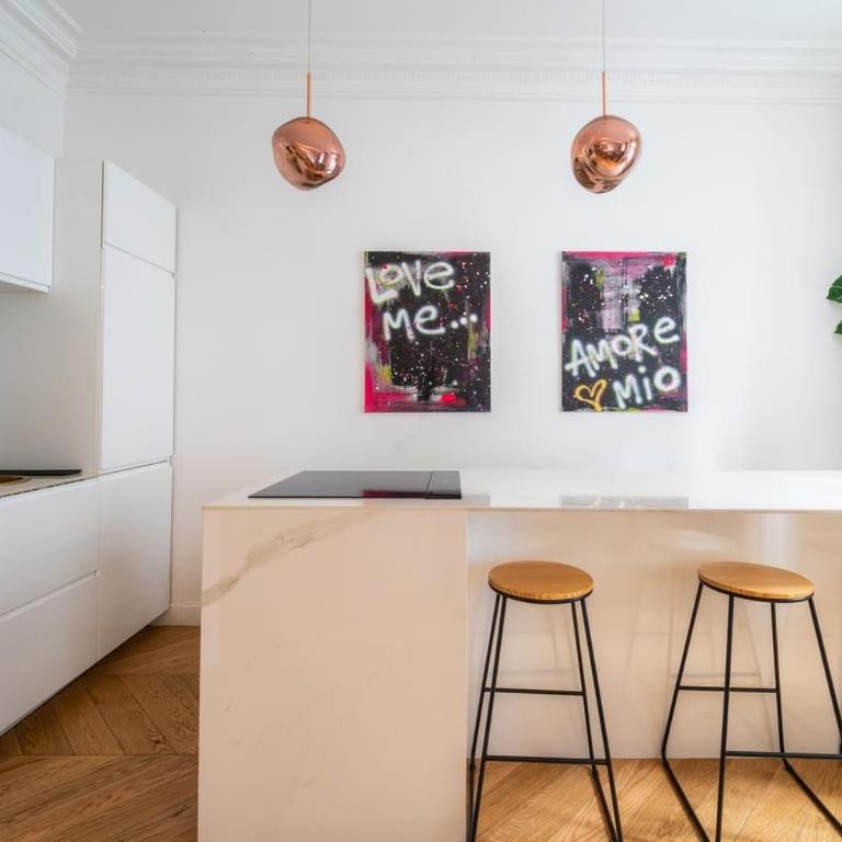 Luxurious 3BR - Three-Bedroom Apartment - 7