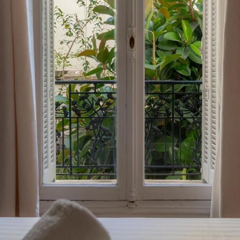 Luxurious 3BR - Three-Bedroom Apartment - 21
