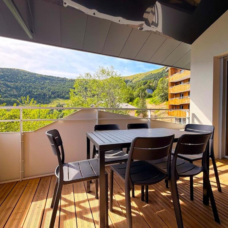 T3 neuf et calme - Vue sublime et garage privé - Deluxe Apartment mit Balkon und 2 Schlafzimmern - 35