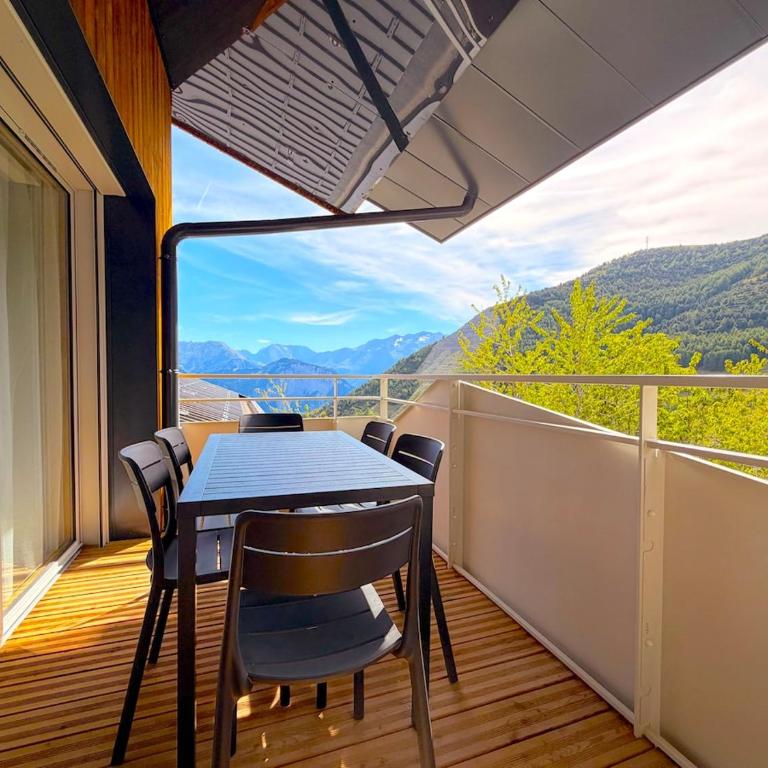 T3 neuf et calme - Vue sublime et garage privé - Deluxe Apartment mit Balkon und 2 Schlafzimmern - 36