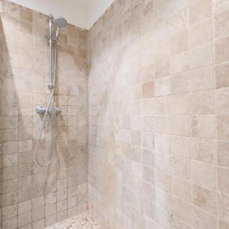 Spacieux 2 chambres et balcon - 4 personnes - Appartement 2 Chambres - 17