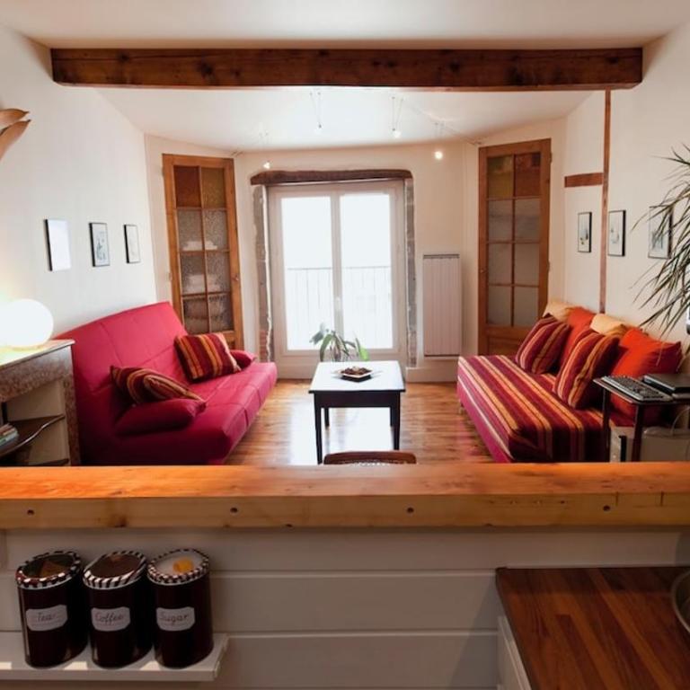 Historic Centre Studio, St-André & Bastille view! - One-Bedroom Apartment - 4