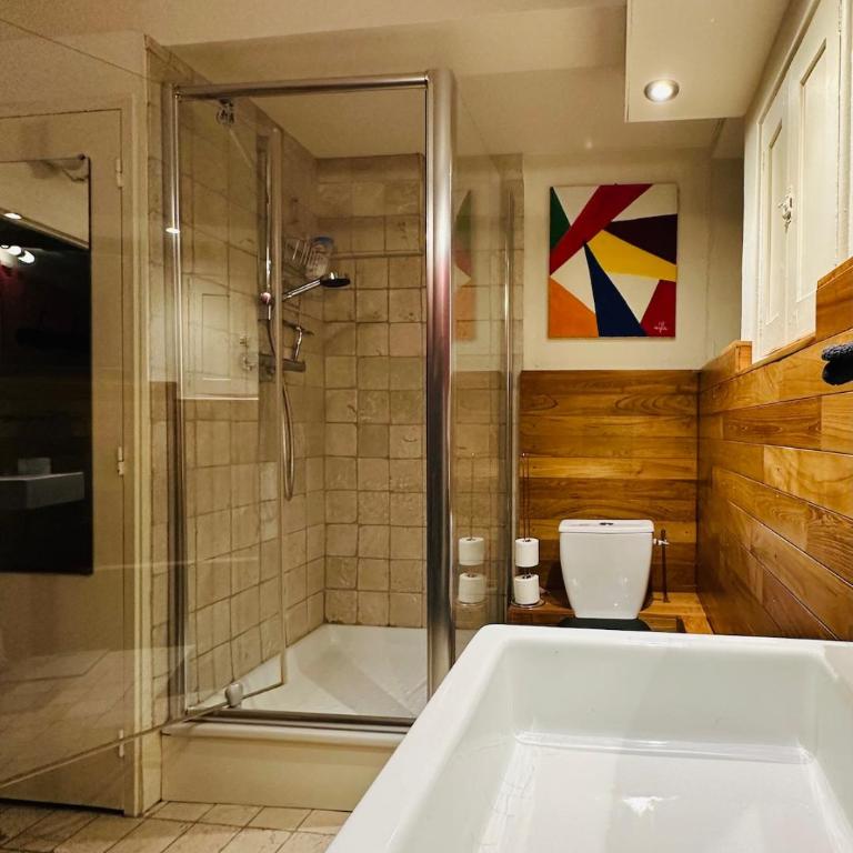 Historic Centre Studio, St-André & Bastille view! - One-Bedroom Apartment - 5