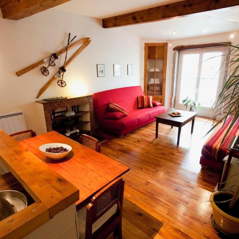 Historic Centre Studio, St-André & Bastille view! - One-Bedroom Apartment - 6