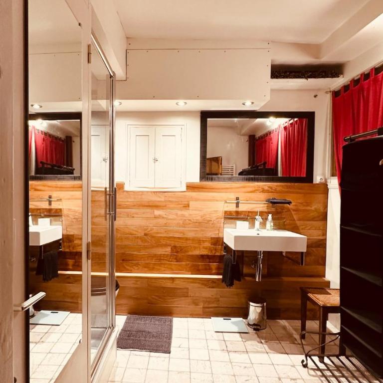 Historic Centre Studio, St-André & Bastille view! - One-Bedroom Apartment - 7