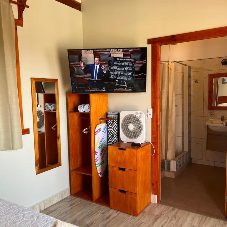 Kalani Heights Apartments, Sports and Events Center - Studio with Ocean View - 10