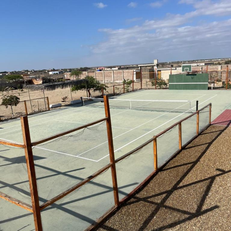 Kalani Heights Apartments, Sports and Events Center - Deluxe Queen Studio - 7