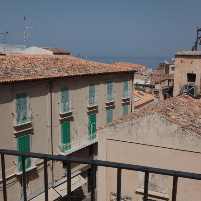 Al vecchio castello - Camera Matrimoniale con Balcone e Vista Mare - 10