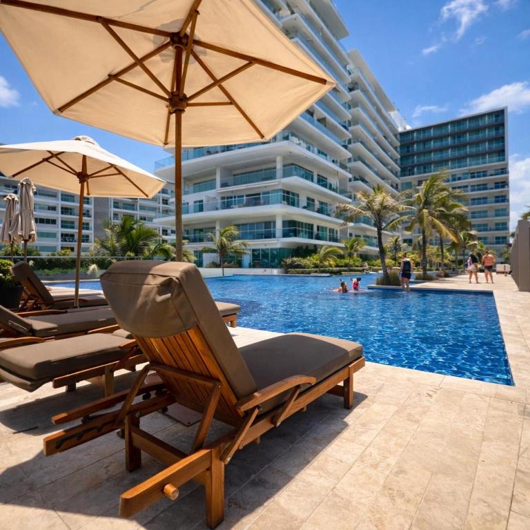Beachfront Paradise 2BR Pools & Direct Beach Access - Apartamento de 2 dormitorios - 57