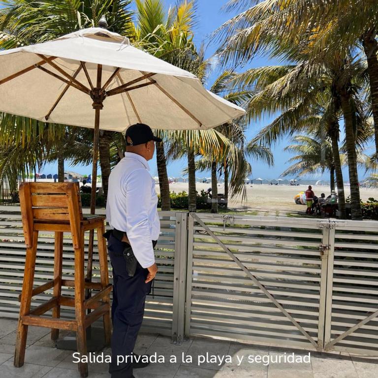 Beachfront Paradise 2BR Pools & Direct Beach Access - Apartamento de 2 dormitorios - 65