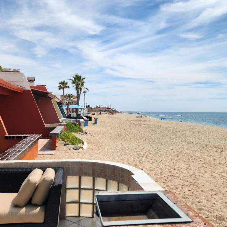 Las Brisas #8 Beachfront - On the sand and steps from Mannys for tacos & tequila - Casa de 3 dormitorios - 3