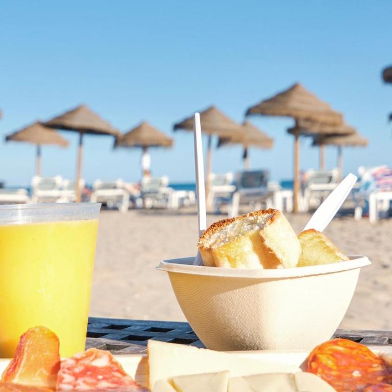 50 meters from the beach, with a pool and balcony - Apartment mit 2 Schlafzimmern - 41