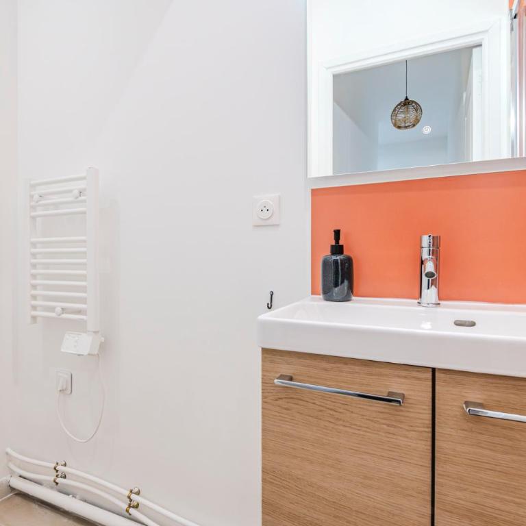 Maison Clairmarais - proche gare centre - Chambre Simple avec Salle de Bains Privative - 23