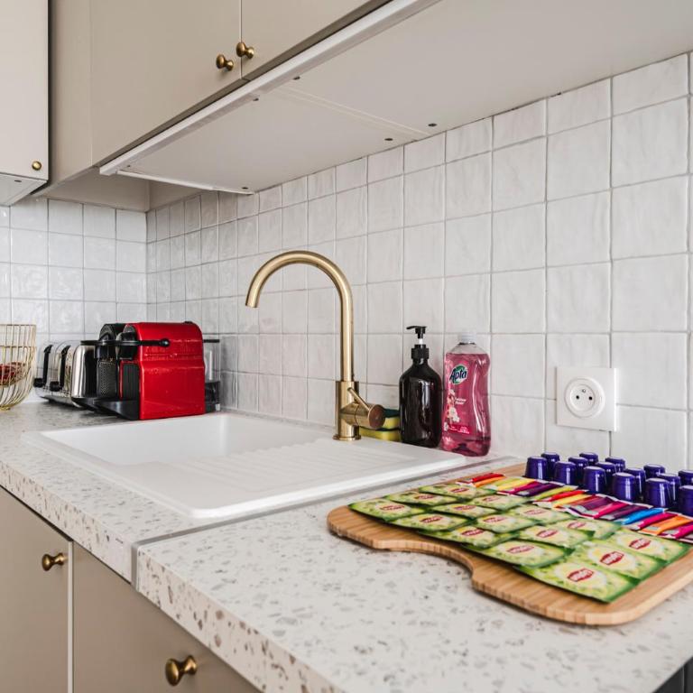 Maison Clairmarais - proche gare centre - Chambre Double avec Salle de Bains Privative - 25