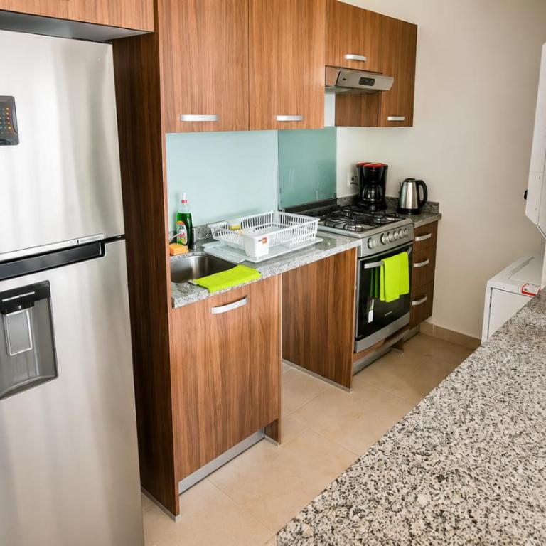Stylish High-Rise, Pool, HotTubKing Size Bed - Apartamento Deluxe - 16