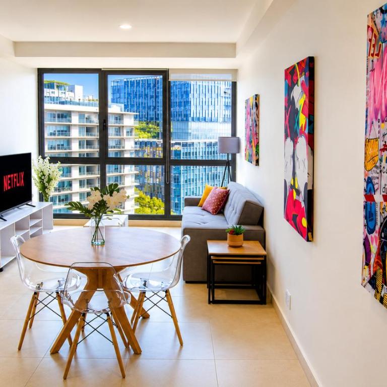 Stylish High-Rise, Pool, HotTubKing Size Bed - Apartamento Deluxe - 4