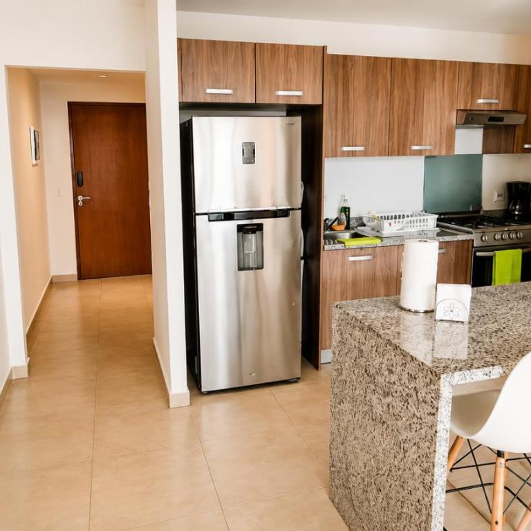 Stylish High-Rise, Pool, HotTubKing Size Bed - Apartamento Deluxe - 13