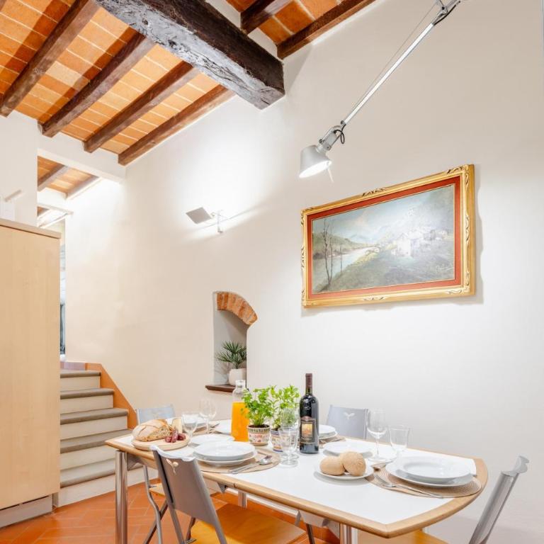 Arezzo Centre, Prestigious Apartment with a View - Appartamento con 2 Camere da Letto e Balcone - 11
