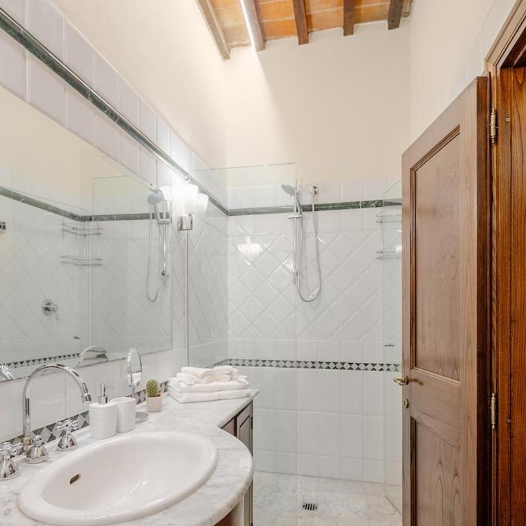 Arezzo Centre, Prestigious Apartment with a View - Appartamento con 2 Camere da Letto e Balcone - 8