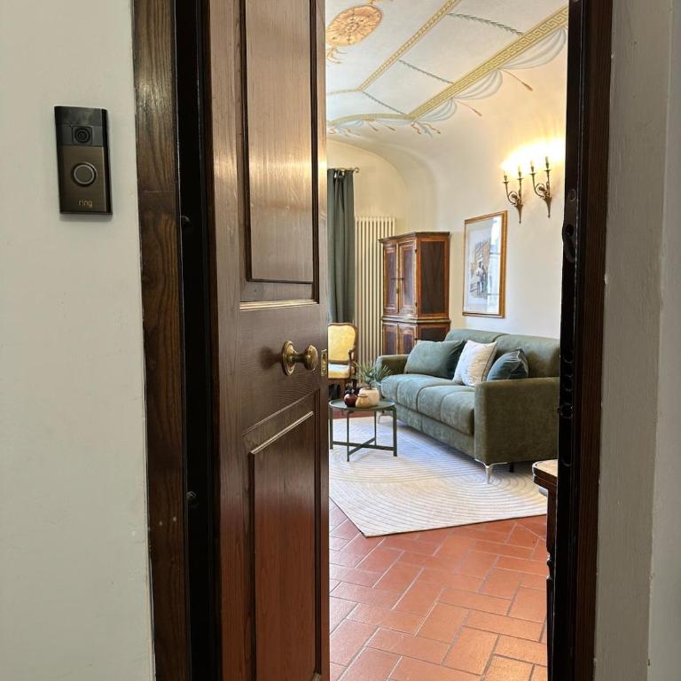 Arezzo Centre, Prestigious Apartment with a View - Appartamento con 2 Camere da Letto e Balcone - 23