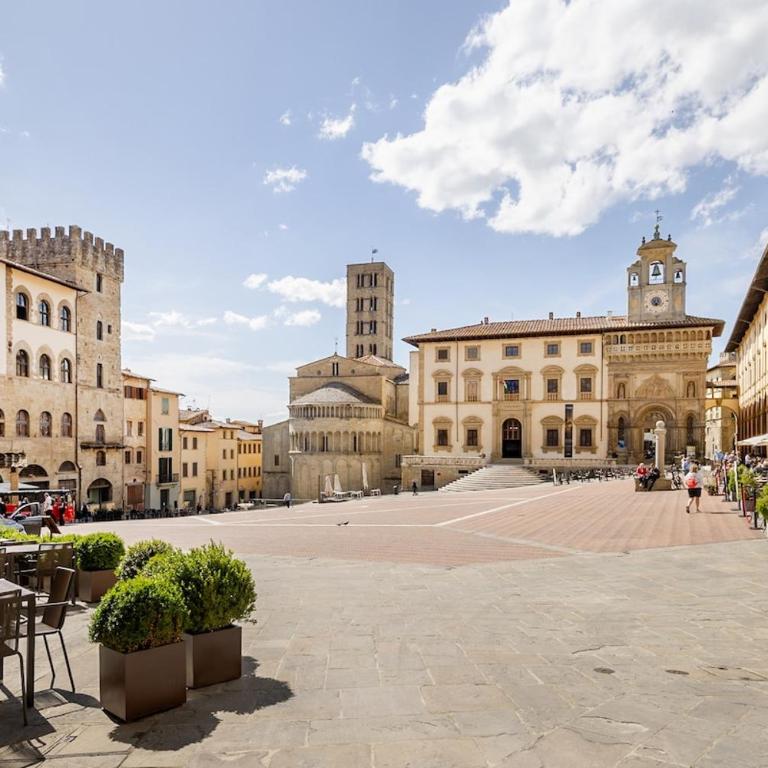 Arezzo Centre, Prestigious Apartment with a View - Appartamento con 2 Camere da Letto e Balcone - 15