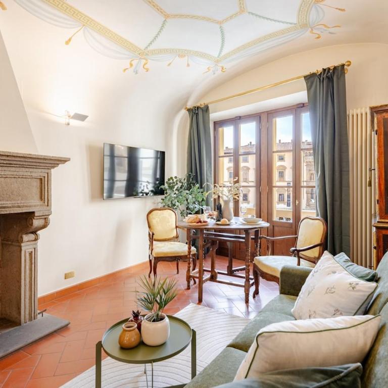 Arezzo Centre, Prestigious Apartment with a View - Appartamento con 2 Camere da Letto e Balcone - 41