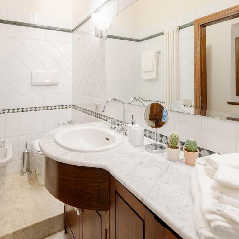 Arezzo Centre, Prestigious Apartment with a View - Appartamento con 2 Camere da Letto e Balcone - 47