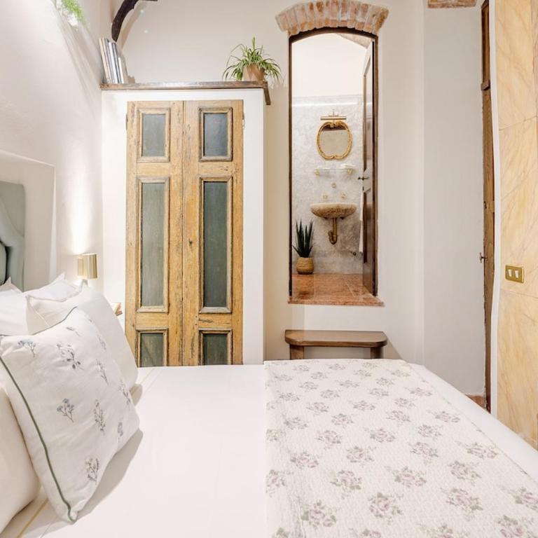 Arezzo Centre, Prestigious Apartment with a View - Appartamento con 2 Camere da Letto e Balcone - 57