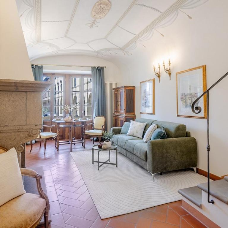 Arezzo Centre, Prestigious Apartment with a View - Appartamento con 2 Camere da Letto e Balcone - 60