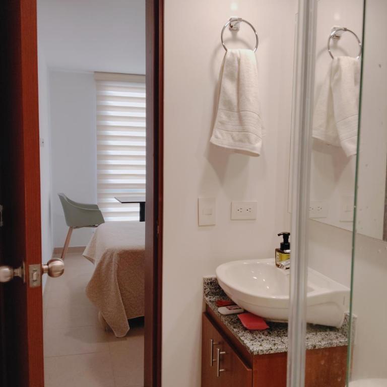 Habitación amoblada en condominio residencial - Habitación Doble - 1