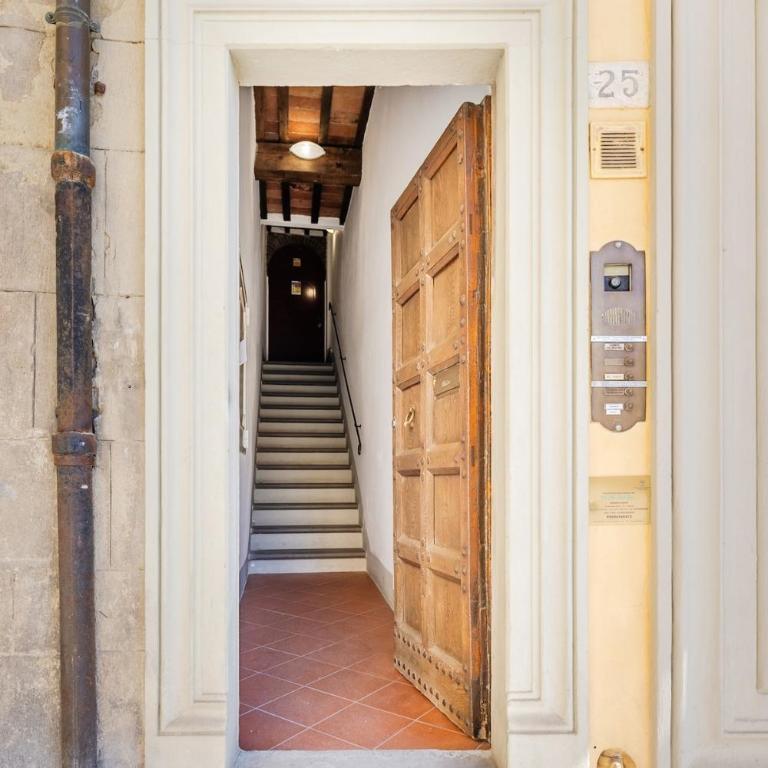 Arezzo Centre, Prestigious Apartment with a View - Appartamento con 2 Camere da Letto e Balcone - 66