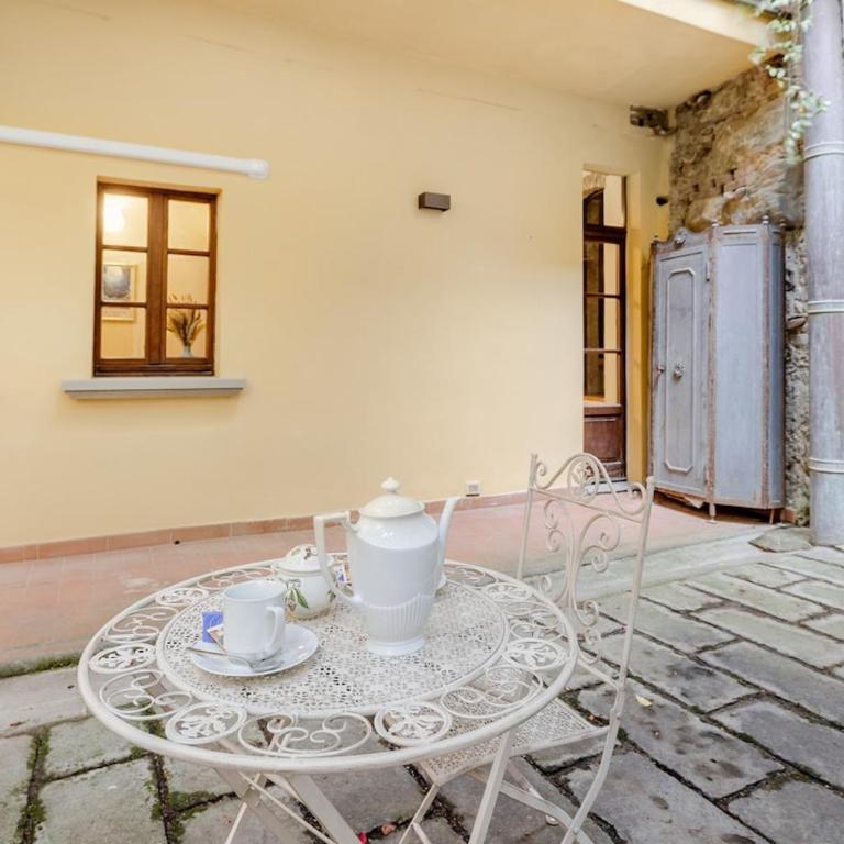 Arezzo Centre, Prestigious Apartment with a View - Appartamento con 2 Camere da Letto e Balcone - 67