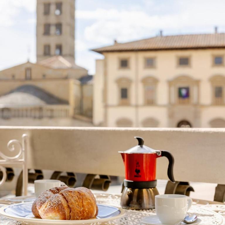 Arezzo Centre, Prestigious Apartment with a View - Appartamento con 2 Camere da Letto e Balcone - 68