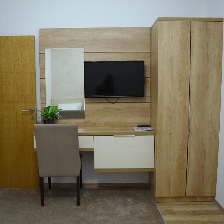 Garni Uni Elita Lux Hotel - Komfor Porodični Apartman tipa "Suite" sa 2 Spavaće Sobe - 1