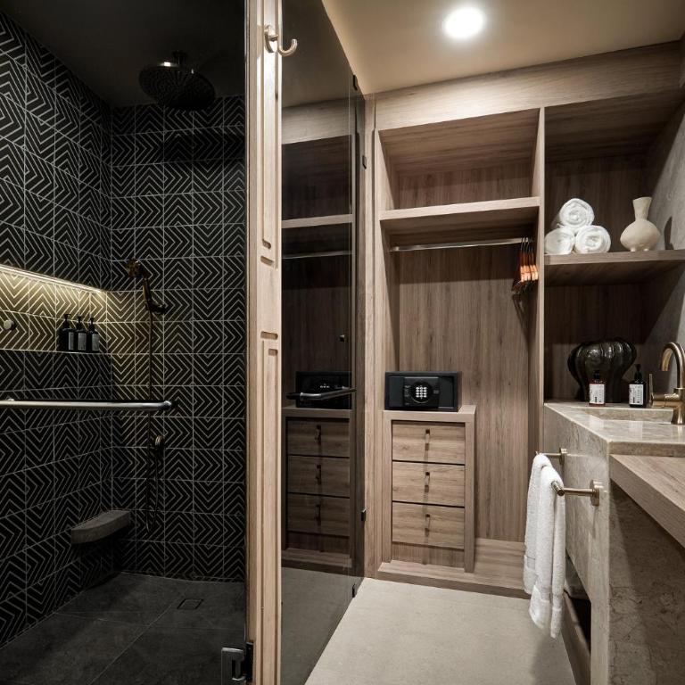 Hotel Indigo Playa del Carmen by IHG - Standard King Room - 6