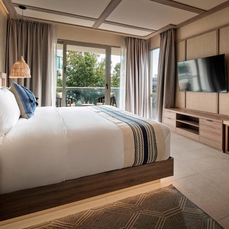 Hotel Indigo Playa del Carmen by IHG - Premium Corner King Room with Balcony - 1