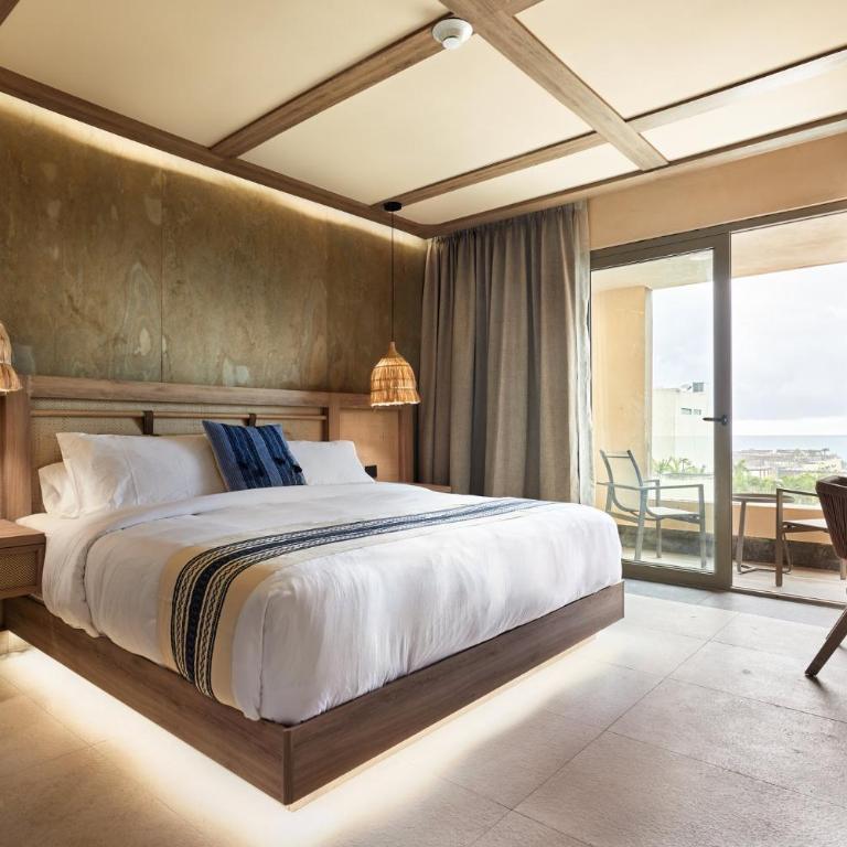 Hotel Indigo Playa del Carmen by IHG - Standard King Room with Ocean View and Balcony - 2
