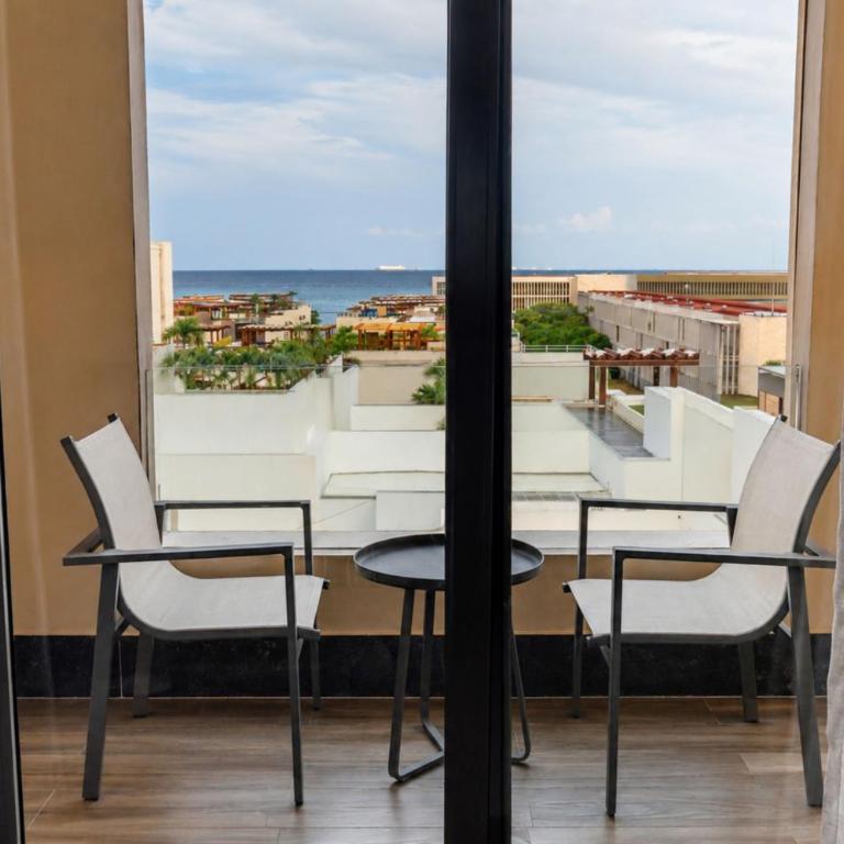 Hotel Indigo Playa del Carmen by IHG - Standard King Room with Ocean View and Balcony - 1