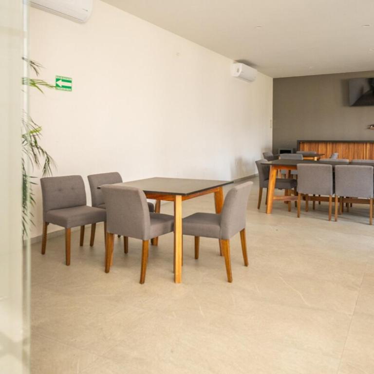 Apartamento equipado, piscina, padel y gimnasio - Three-Bedroom Apartment - 53
