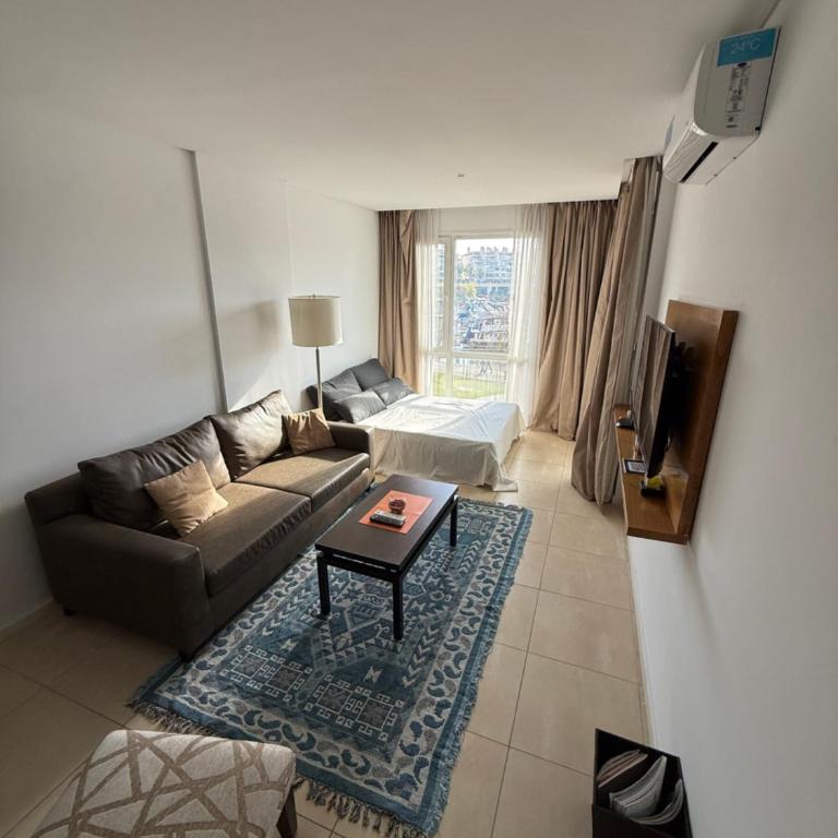 NORDELTA-CONDOMINIOS EN BAHIA GRANDE Dia-Semana-Mes - Apartamento de 1 dormitorio con balcón y vistas al agua - 2