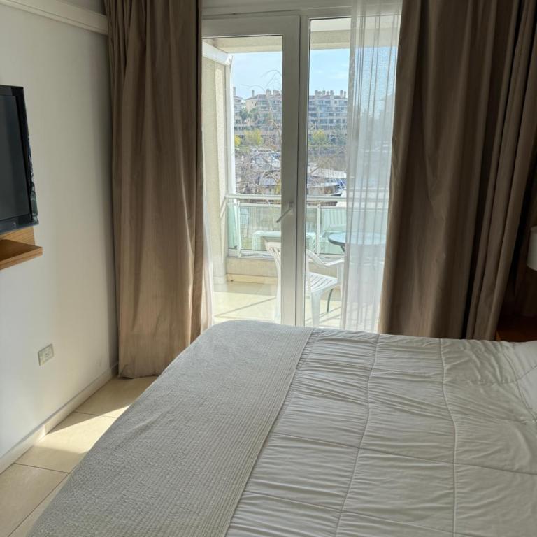NORDELTA-CONDOMINIOS EN BAHIA GRANDE Dia-Semana-Mes - Apartamento de 1 dormitorio con balcón y vistas al agua - 8