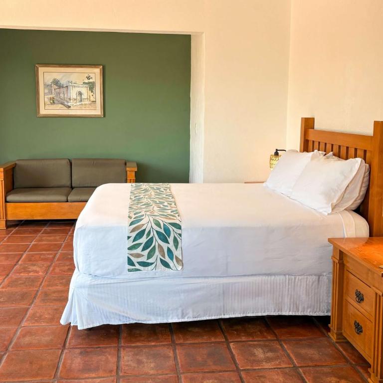 Amet Hotel Boutique - Habitación con cama grande y balcón - 7