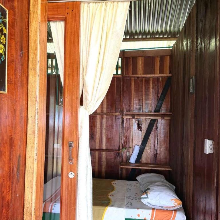 Playa Verde Lodge - Twin Room with Private External Bathroom - 1
