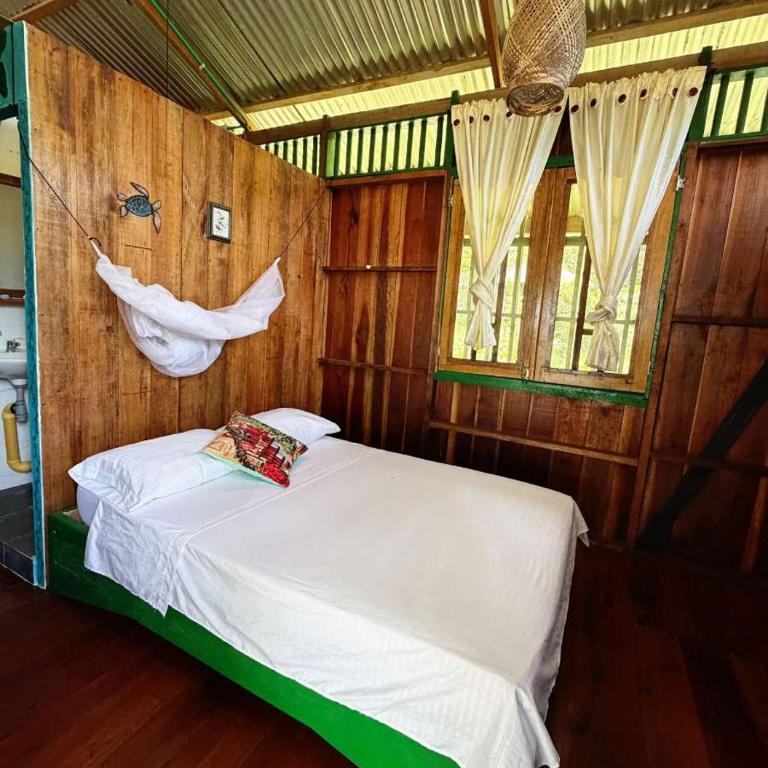 Playa Verde Lodge - Double Room with Private Bathroom - 3
