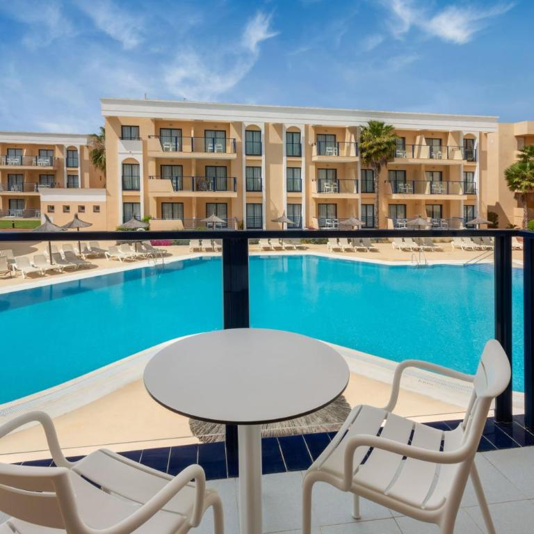 SOL by Meliá Sancti Petri - Suite Sol con vistas a la piscina y cocina - 8