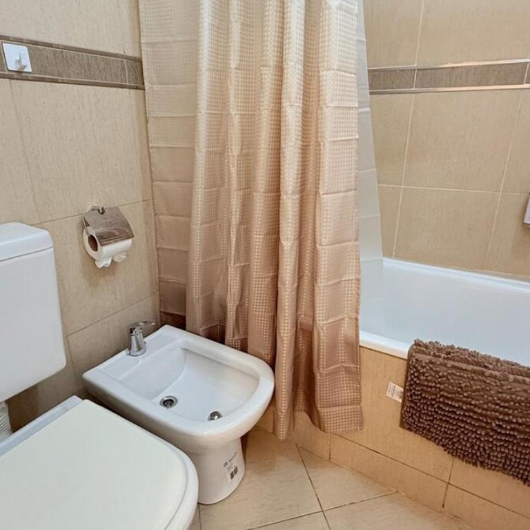 Excelente depto con Cochera en la Peatonal - Apartamento de 2 dormitorios - 17