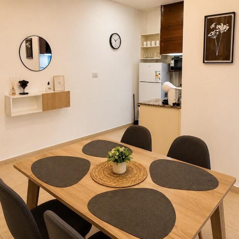 Excelente depto con Cochera en la Peatonal - Apartamento de 2 dormitorios - 24