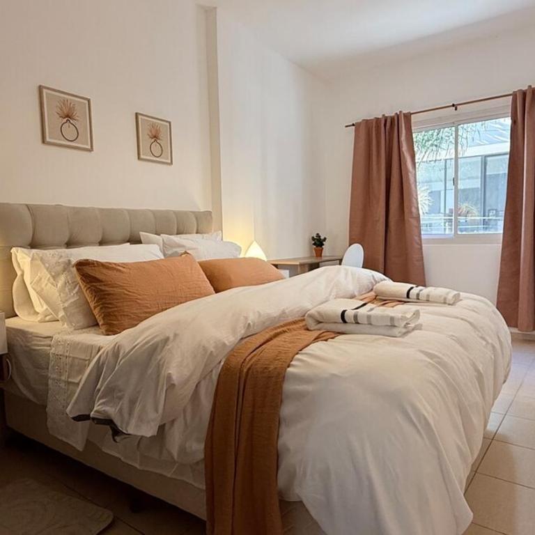 Excelente depto con Cochera en la Peatonal - Apartamento de 2 dormitorios - 25